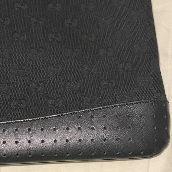 GUCCI monogram black canvas crossbody / shoulder purse unisex - Picture 2 of 15